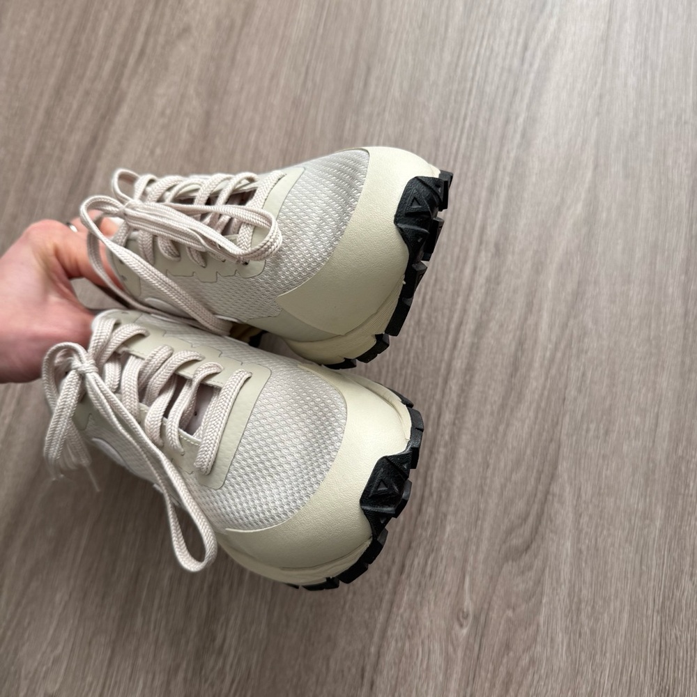 NEW Veja Dekkan Sneaker 37/6 - Picture 4 of 8
